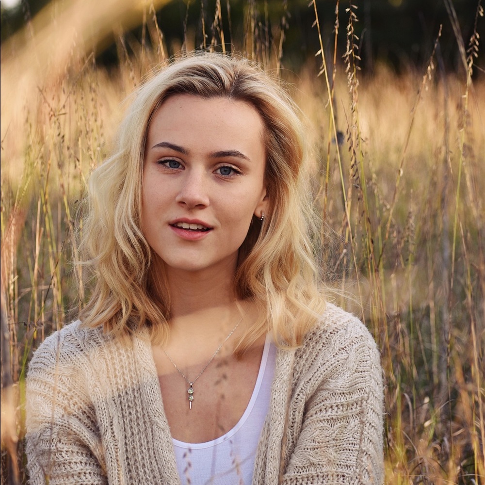 Meet your Posher, Lily